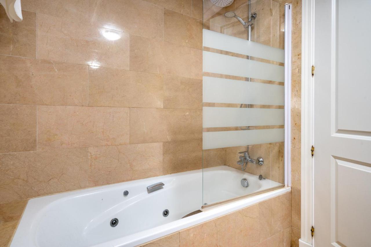 9 Penthouse With Amazing Sea Views, Close To Golf Manilva Duquesa Exteriör bild